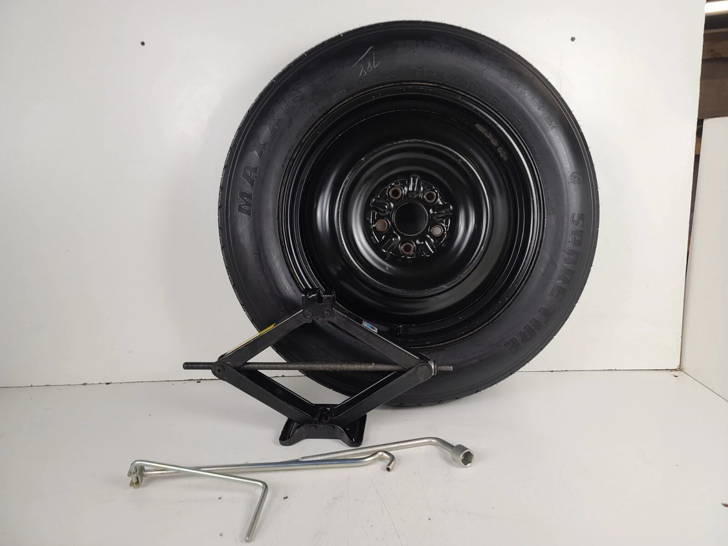 Spare Tire W/Jack Kit 18’’ Fits: 2008-2019 Toyota Highlander Compact Donut.