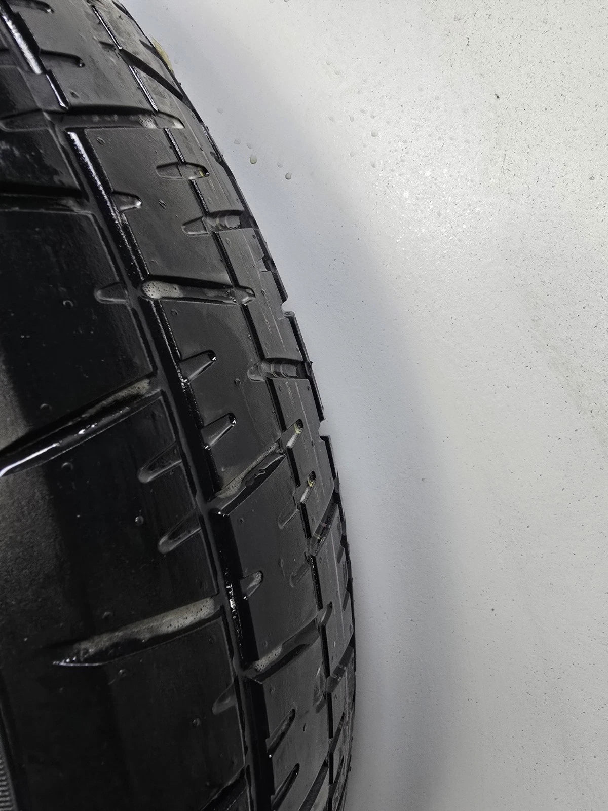 Share SPARE TIRE W/JACK KIT 18" FITS 2020-2026 FORD EXPLORER COMPACT DONUT