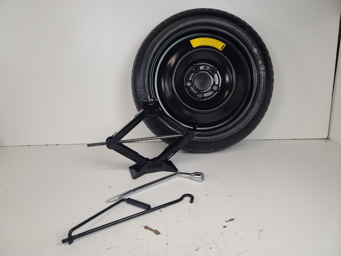 SPARER TIRE W/JACK KIT 16" FITS 2019 MAZDA3 COMPACT DONUT .