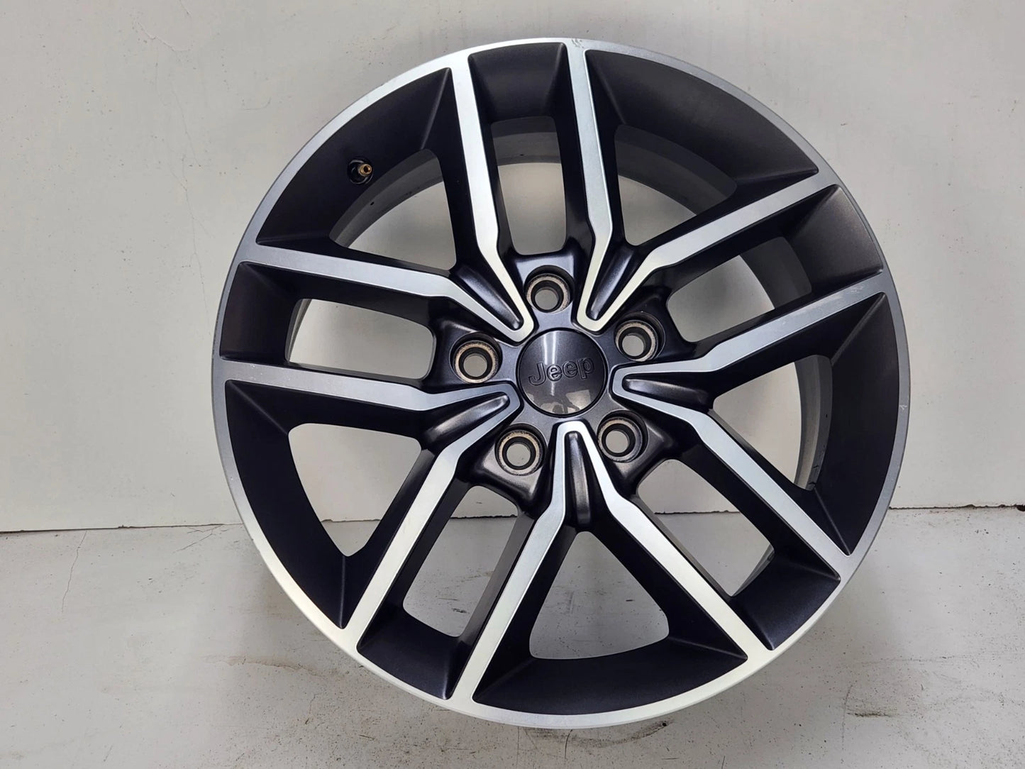 2017-2022 Jeep Grand Cherokee Wheel Rim 18x8 Aluminum Gray Painted Pockets OEM