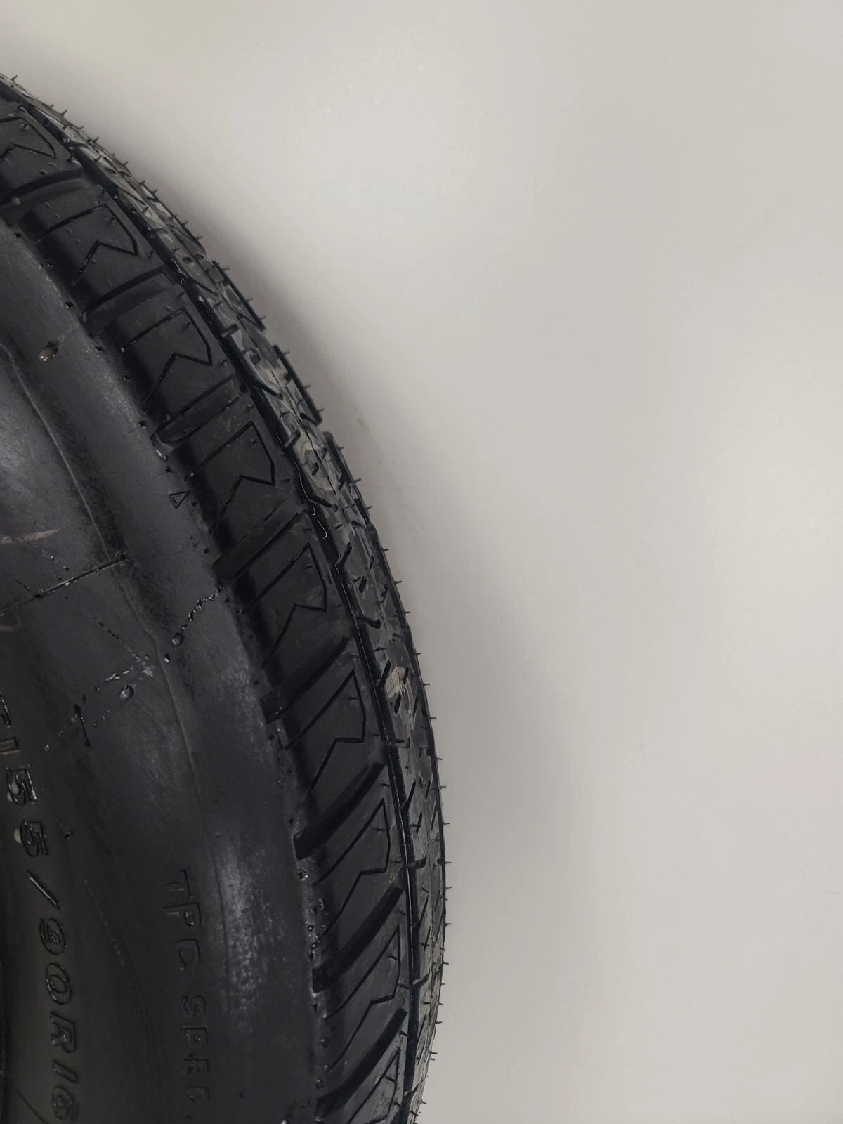 Spare Tire W/Jack Kit 16'' Fits: 2005-2009 Chevy Equinox OEM Genuine Donut