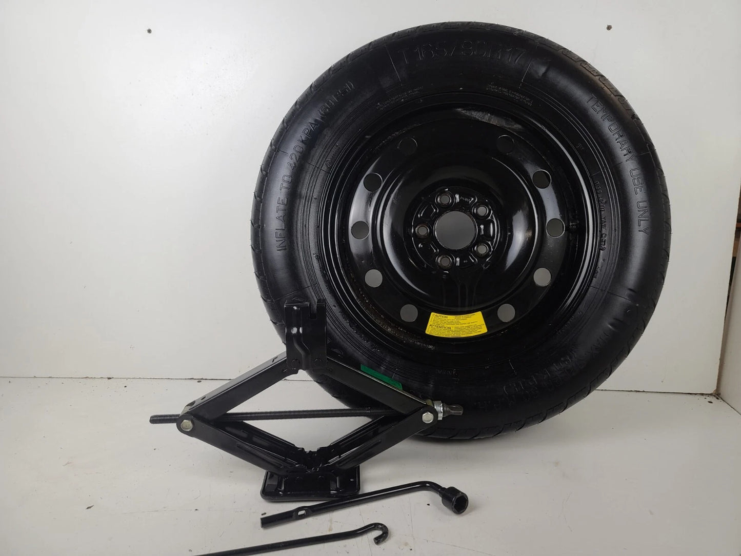 Spare Tire 17’’ W/Jack Kit Fits: 2011-2020 Kia Sorento