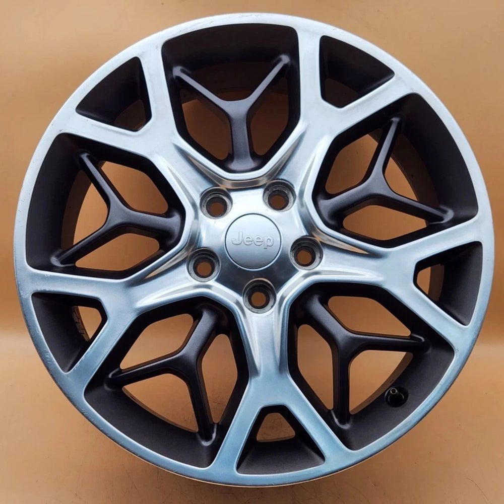 2018-2022 Jeep Grand Cherokee Wheel Rim 20"X8" Polished W/Gray Pockets Y Spoke OEM
